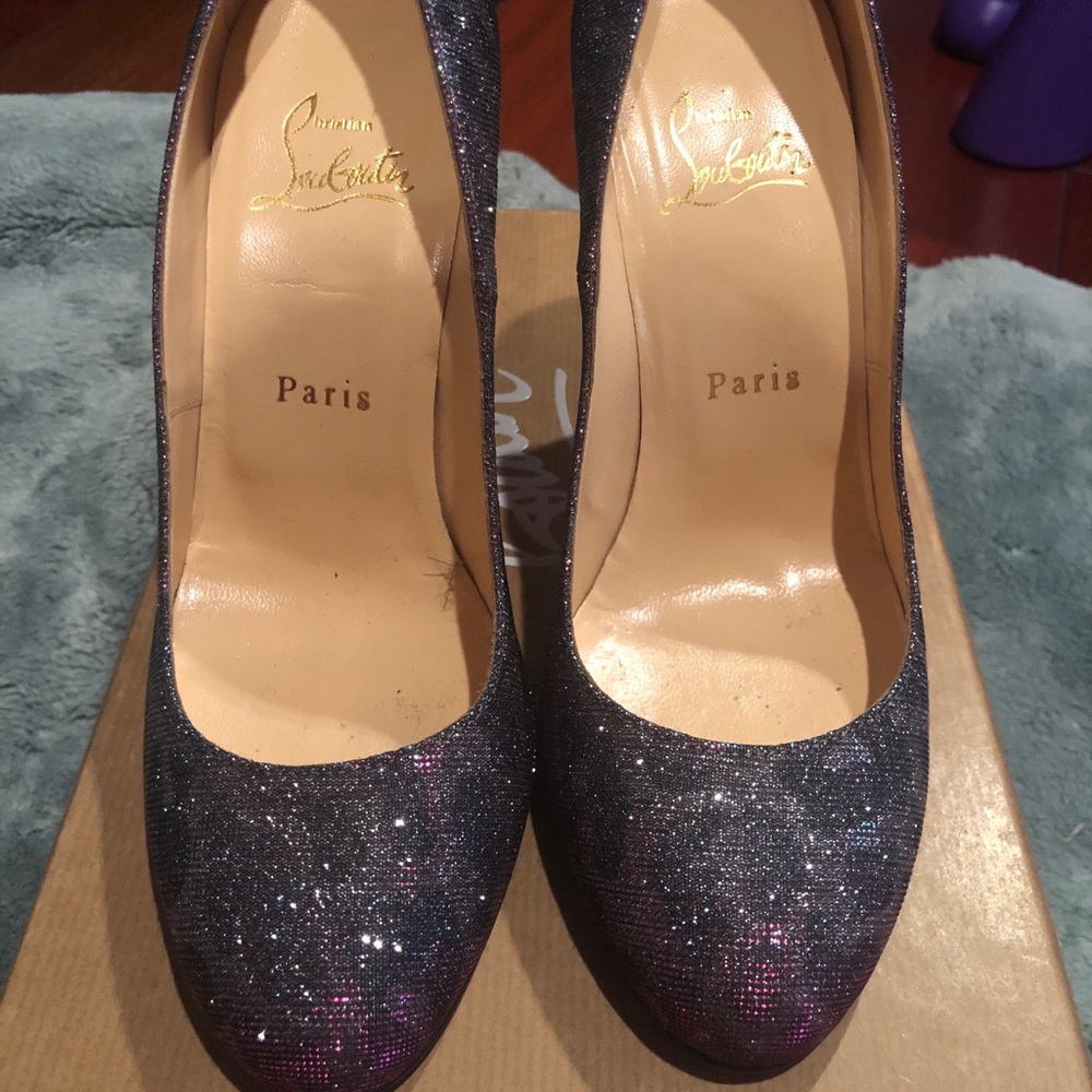 SOLD 100% authentic louboutin